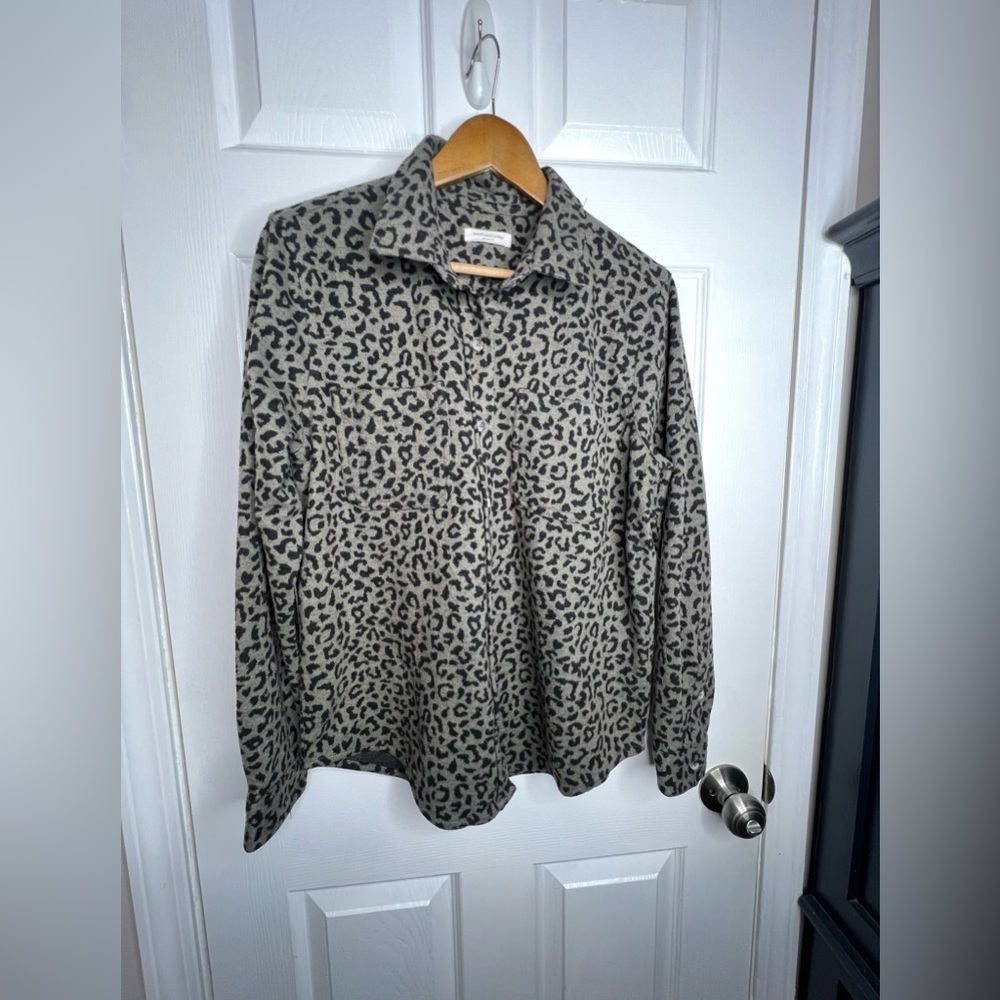 Beach Lunch Lounge Women’s Medium Gray Animal Print Shirt Jacket Shacket M - Picture 10 of 12